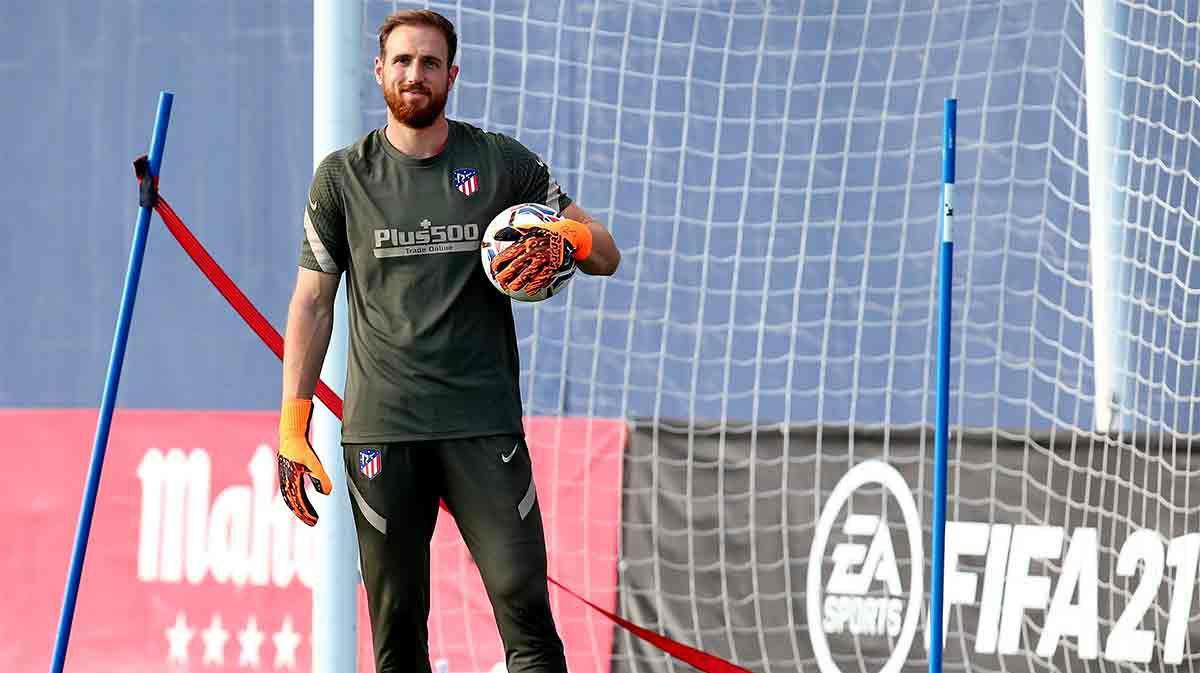 Entrenamiento individualizado del Atlético tras el positivo de Giménez