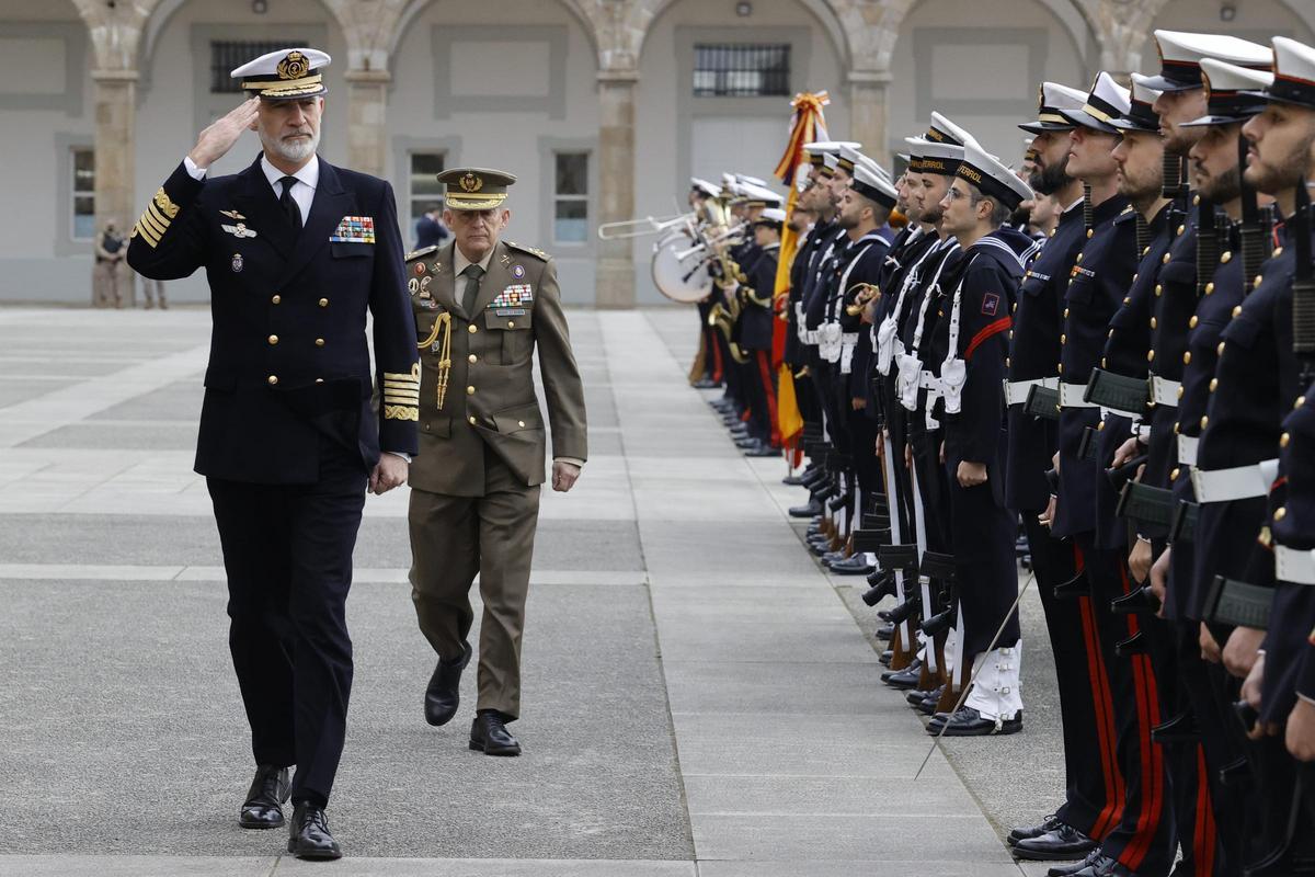 El Rey Felipe VI visita las instalaciones militares de Ferrol