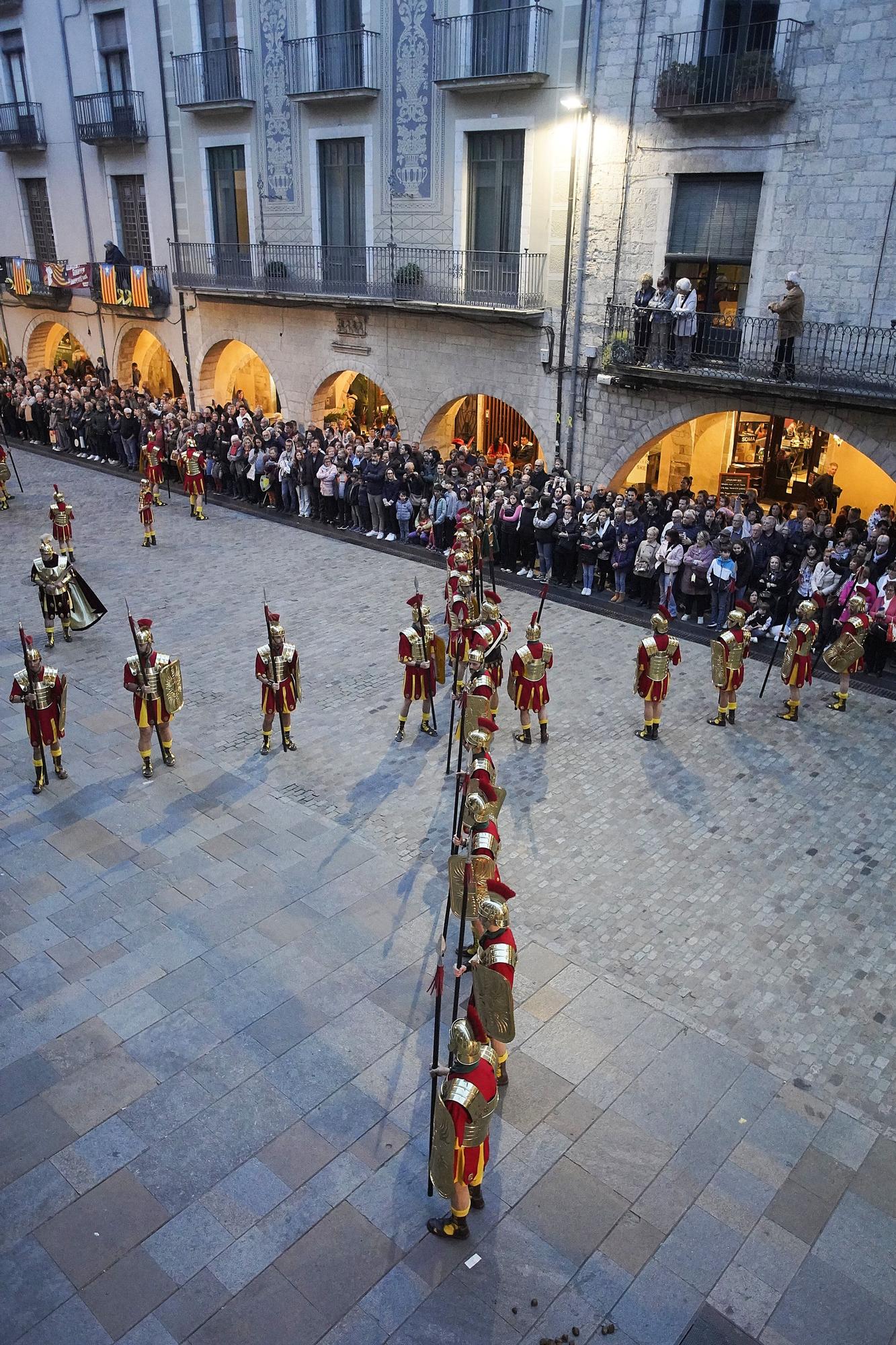 Els Manaies de Girona lliuren el penó a Narcís Reixach enmig de l’emoció de la normalitat