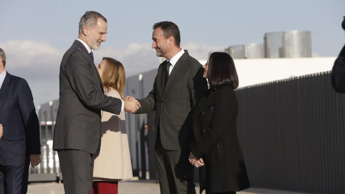 El Rey Felipe VI con el alcalde de Elche, Carlos González