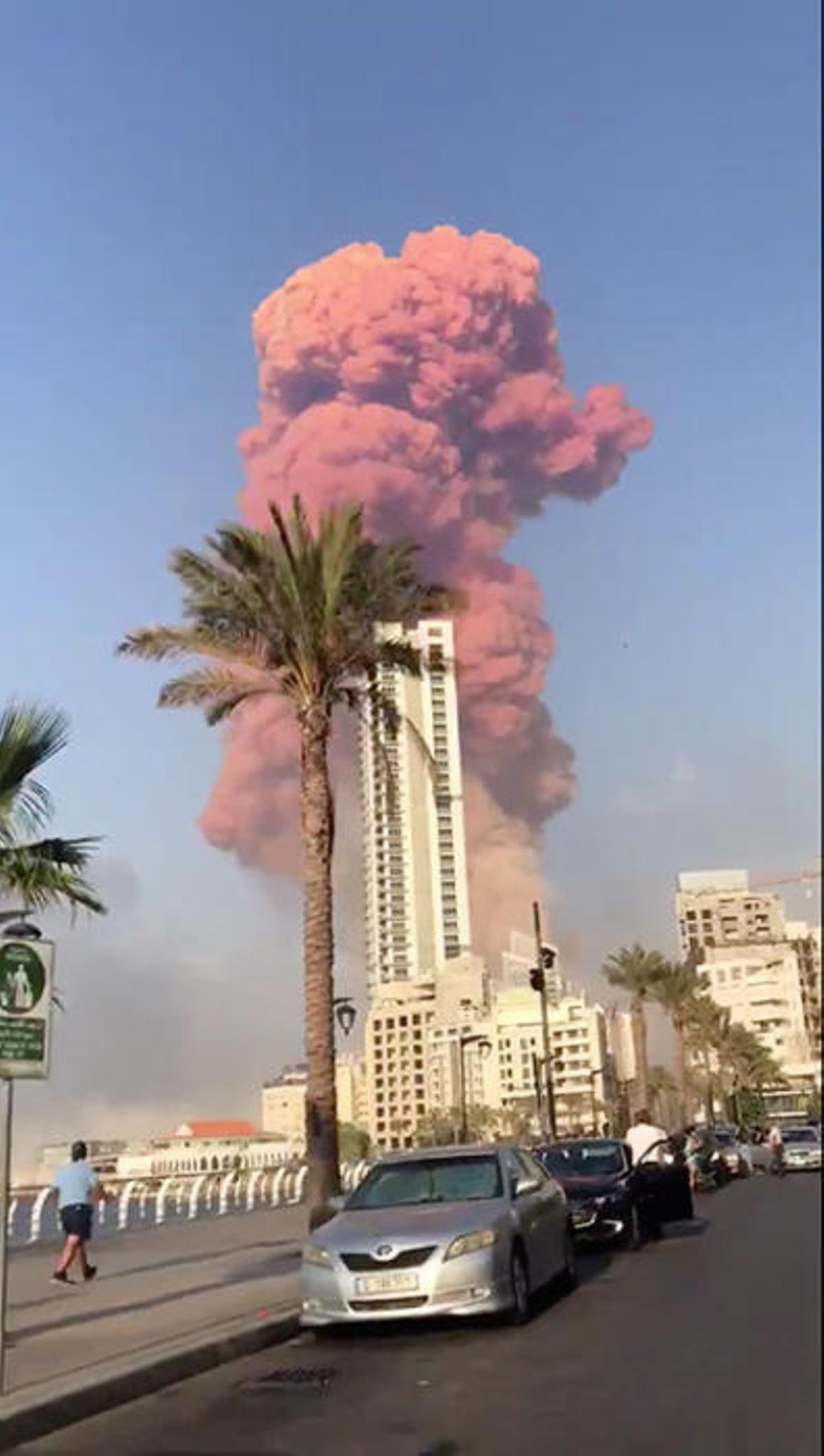 Fuerte explosión en un almacén de Beirut. Fuerte explosión en un almacén de Beirut.