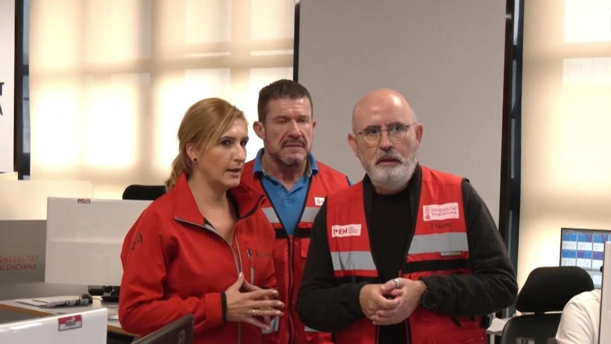 Una imagen de Pradas, Argüeso y el subdirector de Emergenicas, Jorge Suárez, en el centro de emergencias el día de la dana