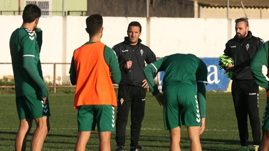 Rayco, ante el Lorca FC.