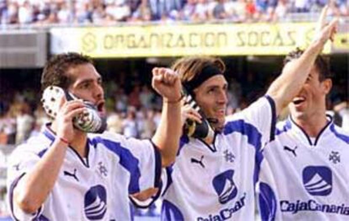 Hugo y Marioni celebran un gol.