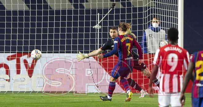 Antoine Griezmann marca el segundo gol para el FC Barcelona en el partido de LaLiga entre el FC Barcelona y el Athletic de Bilbao disputado en el Camp Nou.