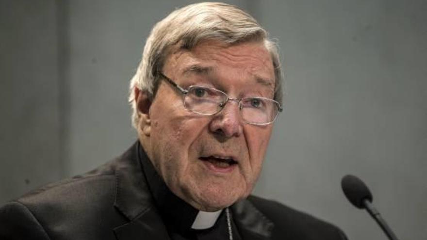 El cardenal australià George Pell es va negar a dimitir i afirma que anirà a defensar la seva innocència.