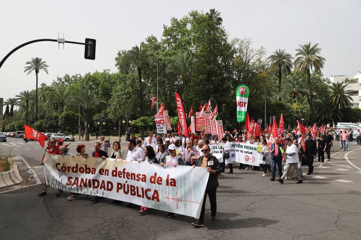 La cabecera de la manifestación en la mañana de este domingo.