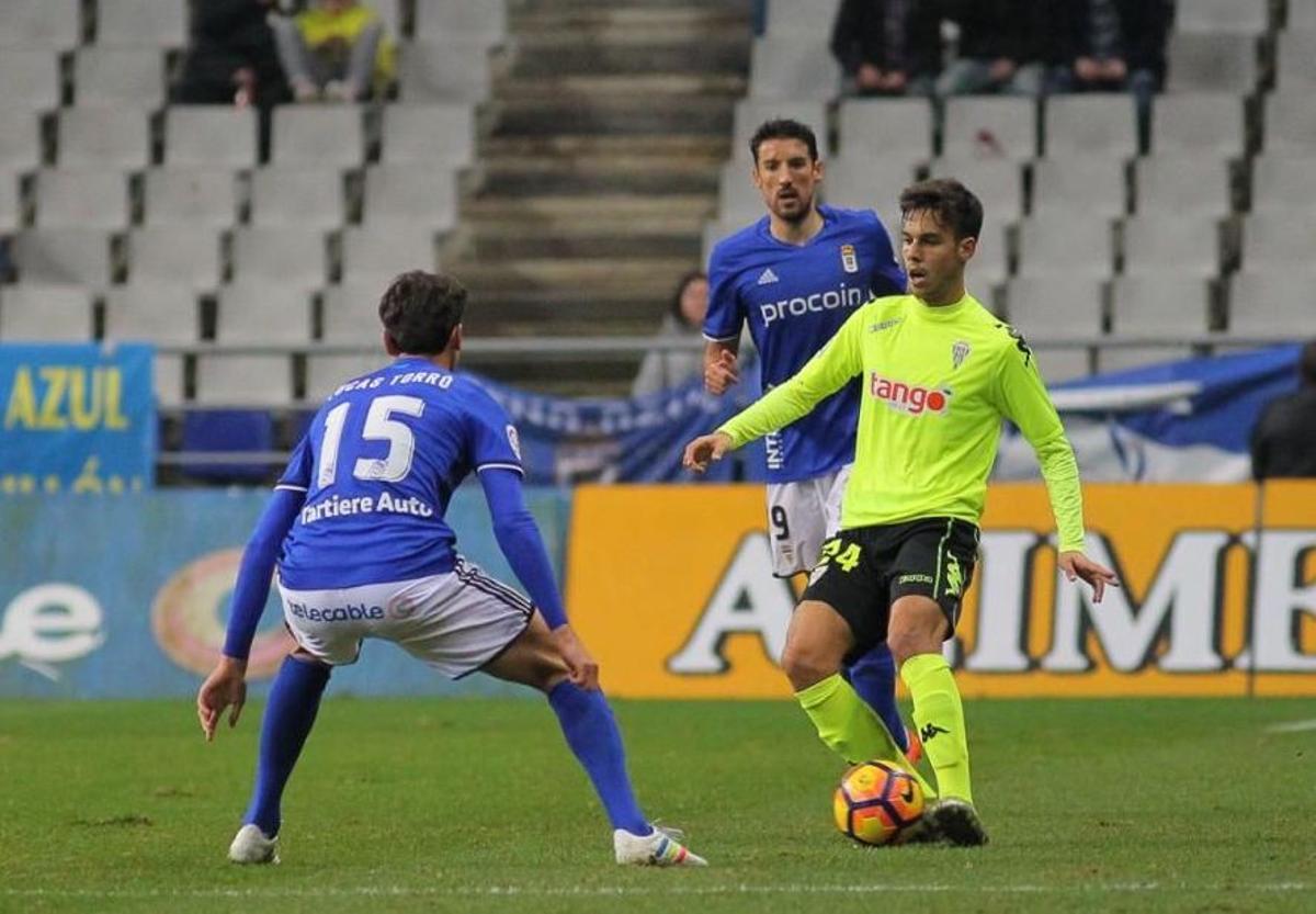 Borja Domínguez, en un encuentro entre el Córdoba CF y el Oviedo, en la 2016-17.