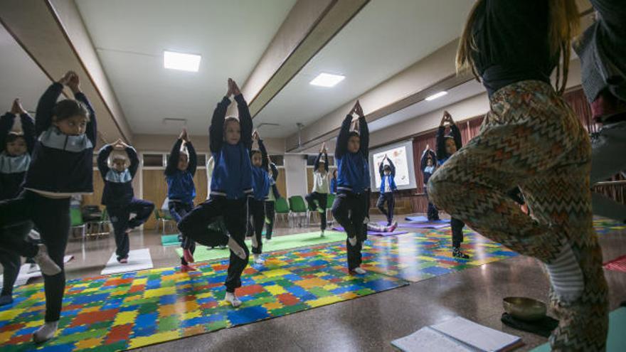 El colegio Jesús María Asís lleva el yoga a las aulas para prevenir conflictos