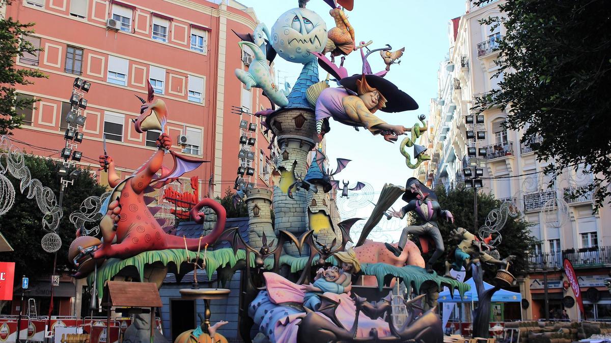 Falla Sueca-Literato Azorín de 2019, la última plantada y quemada.