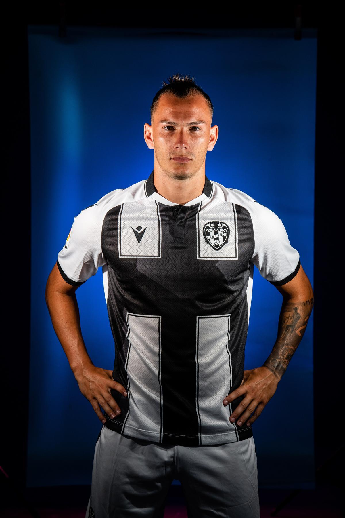 Así es la nueva camiseta del Levante 22/23