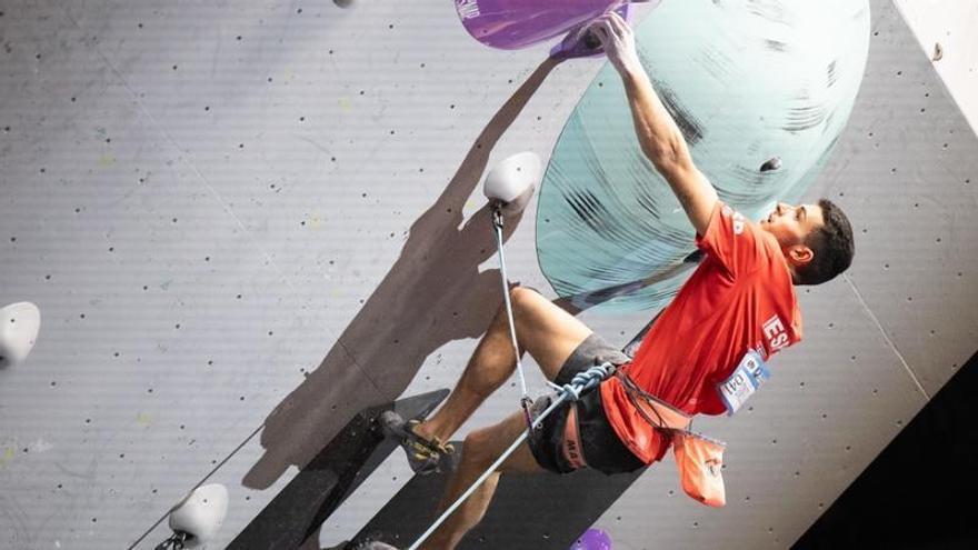 Alberto Ginés, plata en el arranque del circuito internacional