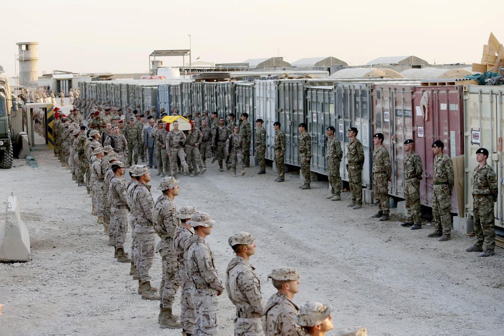 Ceremonia de despedida en la base española en Besmayah