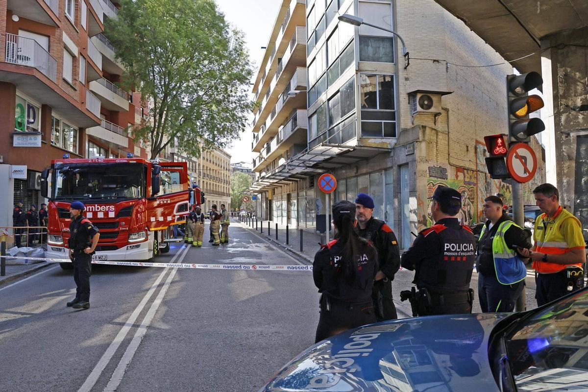 Girona. Ronda Ferran Puig 13-15. Nou incendi a l'edifici ocupat. Bombers. Mossos esquadra.