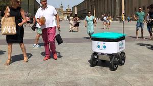 Un robot autónomo de Goggo que se encargará de los repartos a domicilio en Zaragoza.