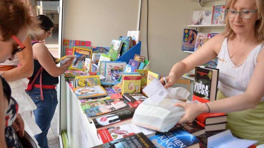 Librería Futura es la única de Benavente que participa en esta feria. Foto