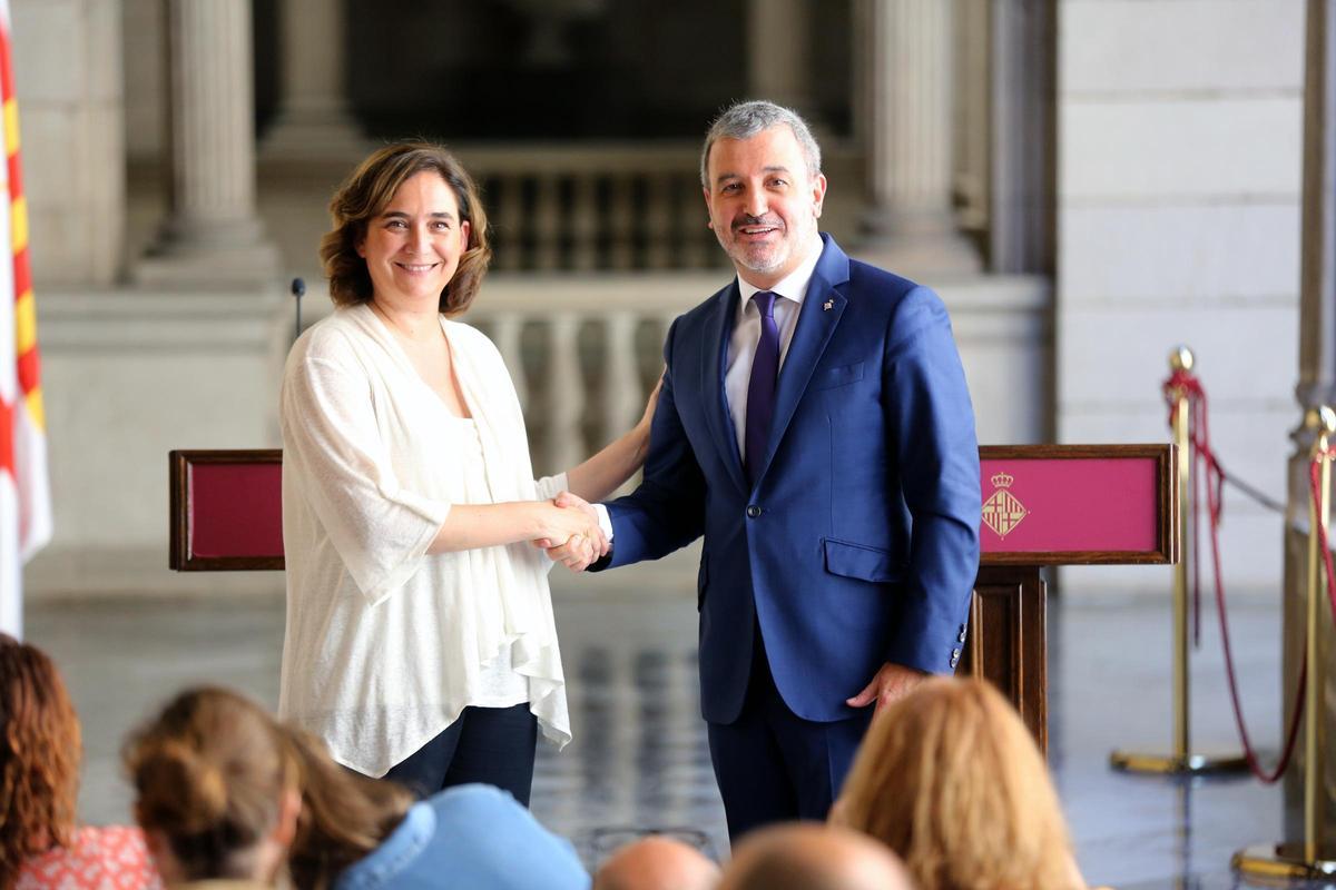 Collboni a Colau: «¿Fins a les eleccions farà d’alcaldessa o de candidata?»