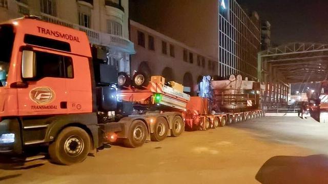 El cap de la tuneladora de l’L8 arriba al pou d’atac de la Gran Via, durant la nit de dilluns a dimarts. | CEDIDA PEL DEPARTAMENT DE TERRITORI, HABITATGE I TRANSICIÓ ECOLÒGICA / ACN