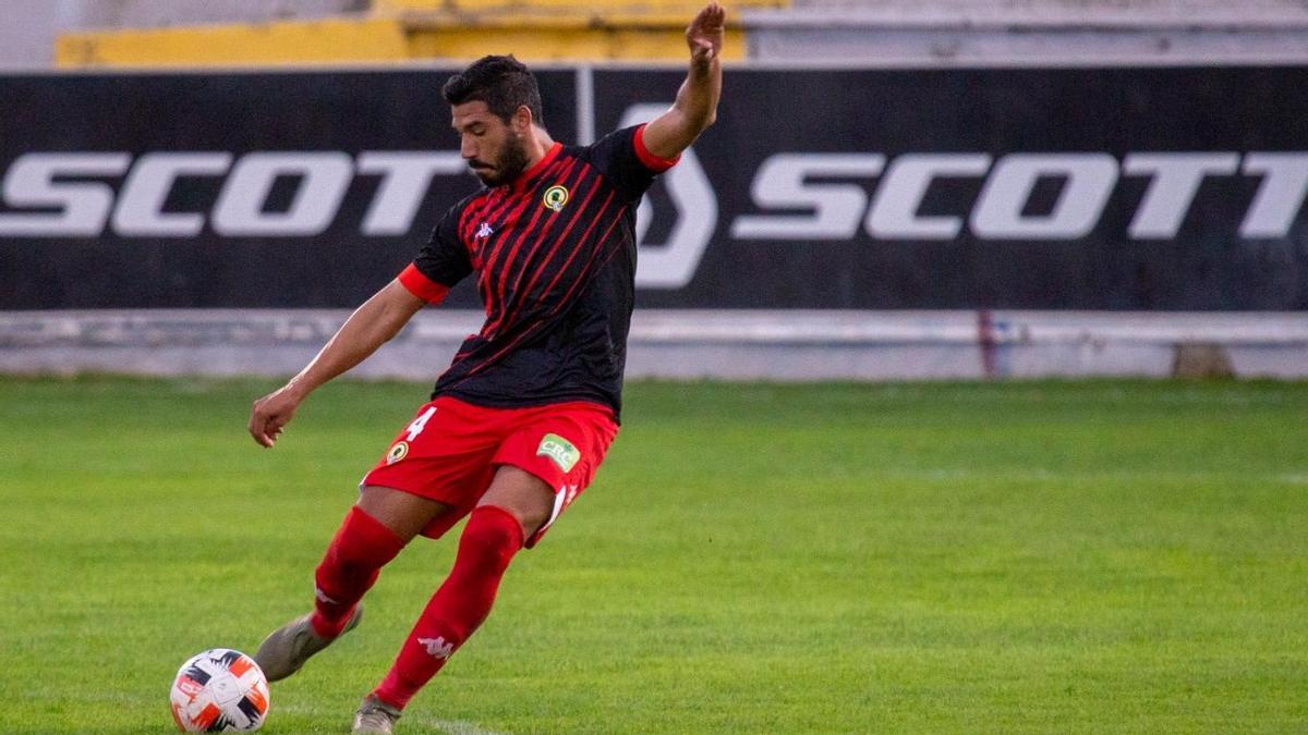 El central del Hércules Moisés en el partido de la primera vuelta disputado en octubre en El Collao ante el Alcoyano