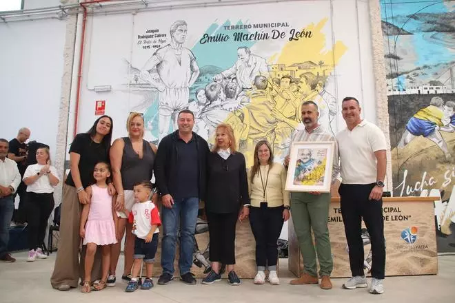 Homenaje póstumo de Yaiza a Joaquín Rodríguez y Emilio Machín en la lucha canaria