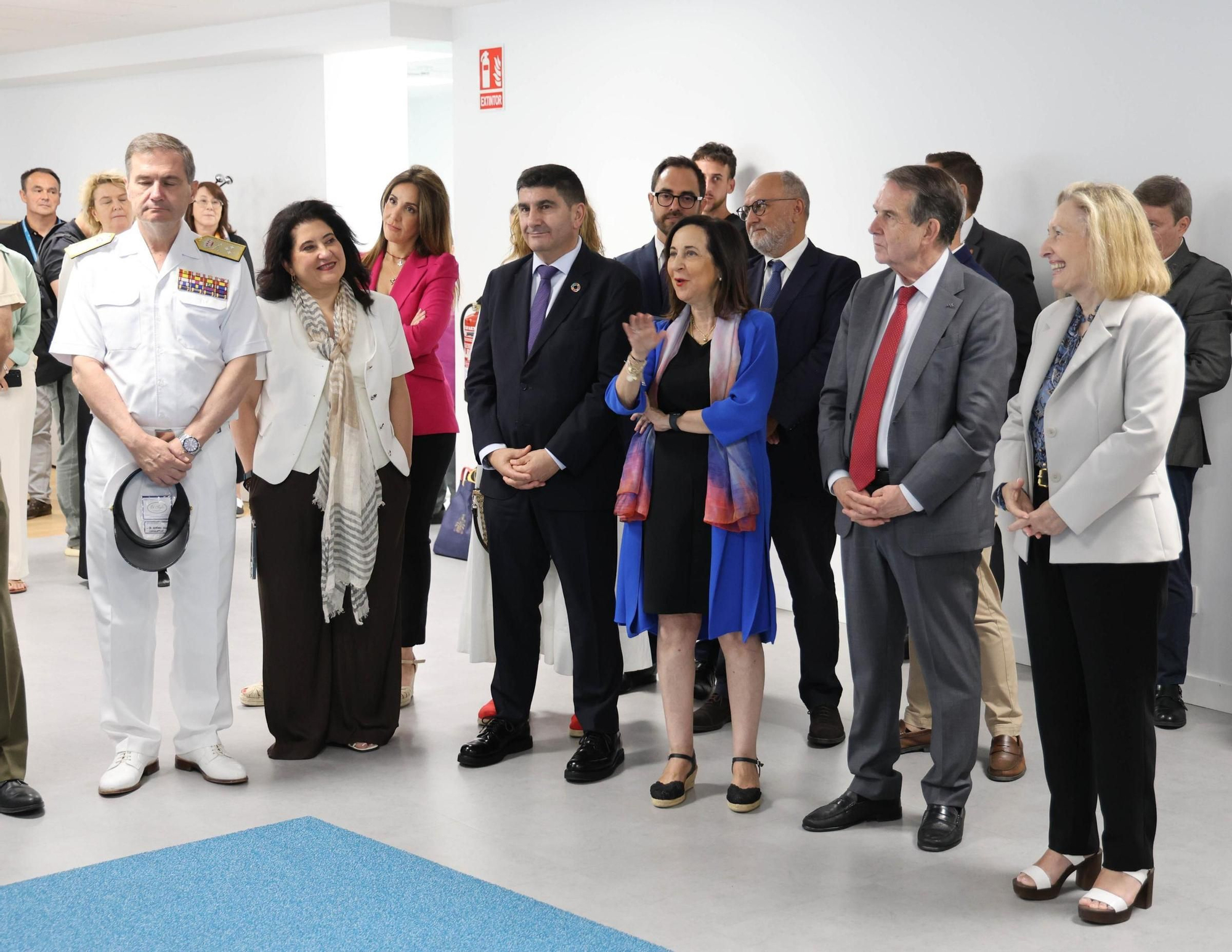 La ministra de Defensa, Margarita Robles, visita la sede de Indra en Vigo