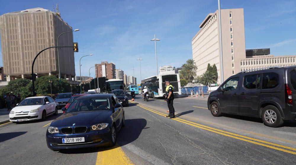 El avance de las obras del metro de Málaga en los tramos entre El Perchel y Atarazanas ha permitado que este lunes la avenida de Andalucía recupere los dos sentidos y que la Alameda de Colón cambie la circulación, permitiéndose únicamente en dirección sur, hacia la avenida Manuel Agustín Heredia, como estaba en 2015.