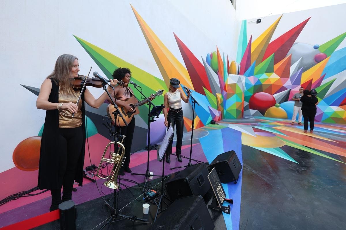 Galería: Todas las imágenes de la inauguración del mural de Okuda en Sant Antoni
