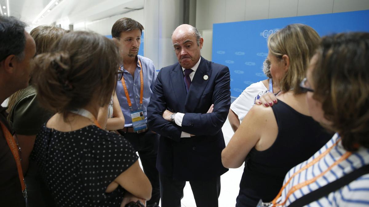 Guindos habla con periodistas, el pasado domingo, en la cumbre del G-20.