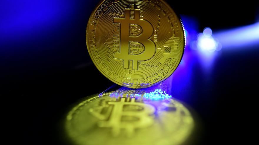 El bitcoin se encamina a los 50.000 dólares y al tercer mejor año de su historia