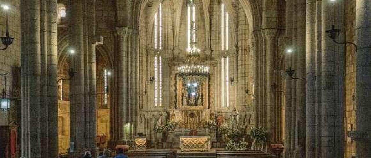 Interior de la iglesia de Santo Domingo de Ribadavia. // FdV