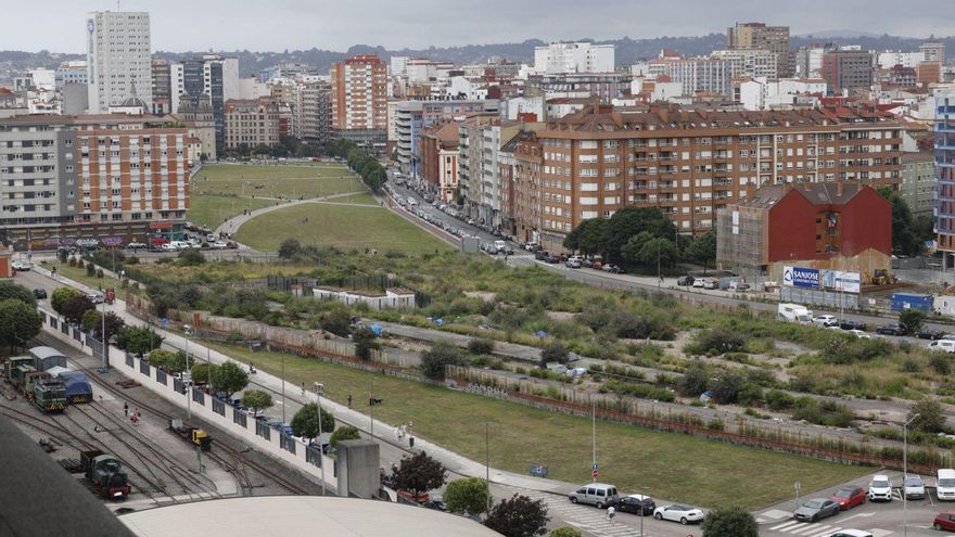 Una vista del Solarón y del entorno del plan de vías. | MARCOS LEÓN