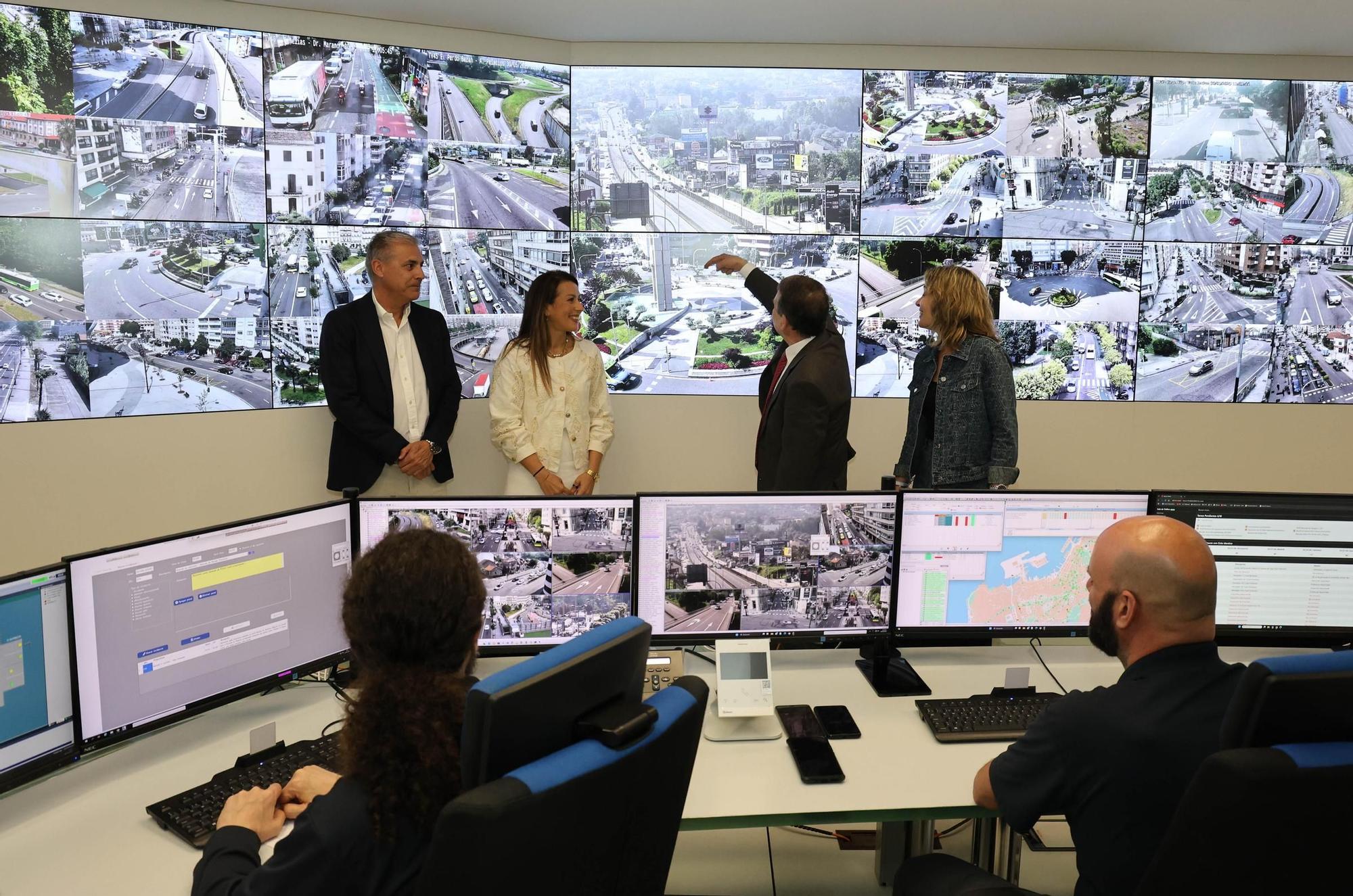 Visita a la sala de gestión de Movilidad del Concello de Vigo