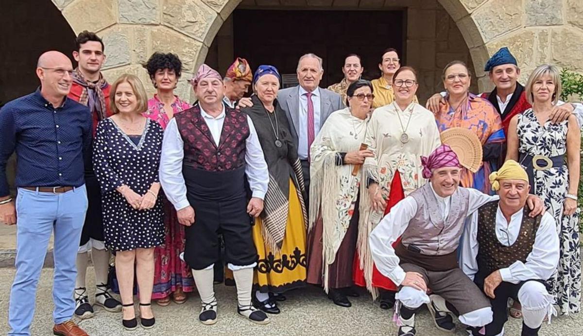 Representantes municipales participaron en las fiestas de Pinsoro. |