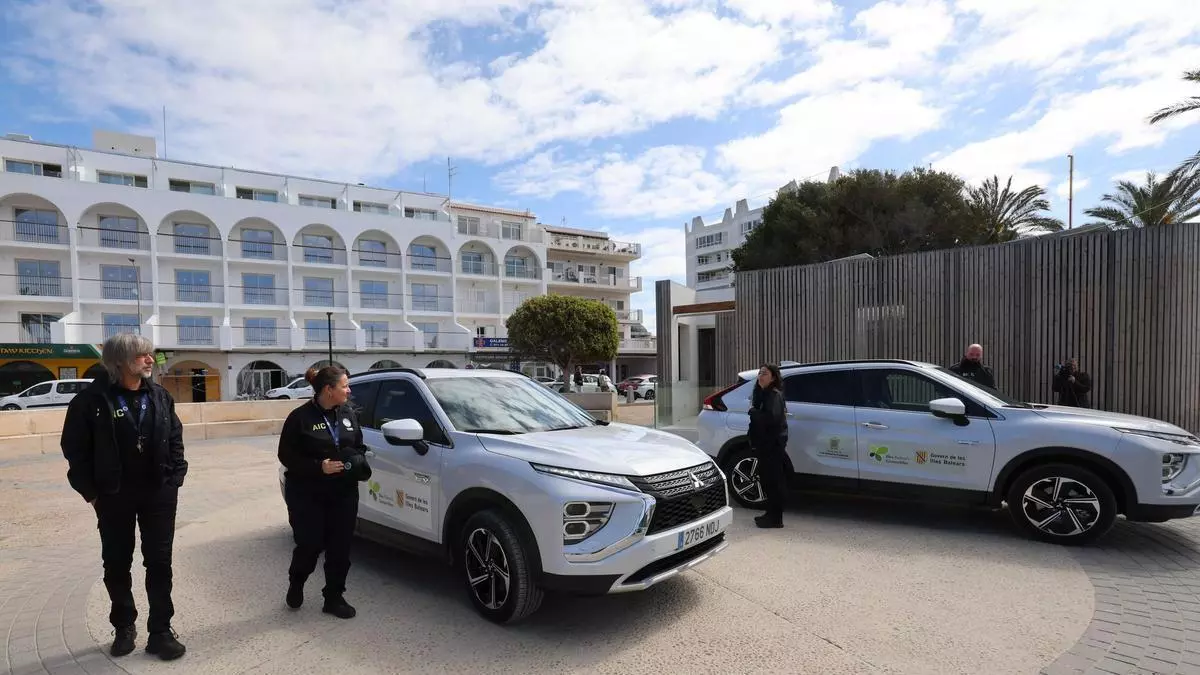 Sant Antoni refuerza su seguridad con dos vehículos y cuatro agentes de intrusismo y convivencia