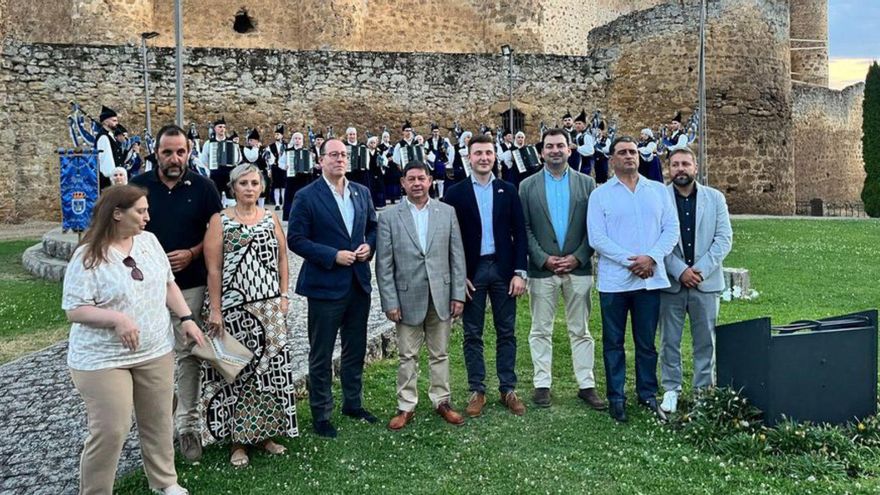 Mario Arias inaugura una feria en Valencia de Don Juan