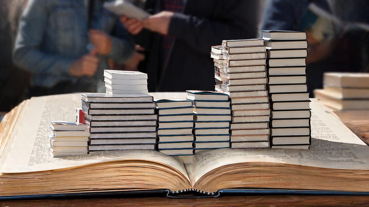 Cada llibre és l'obra final de molts autors
