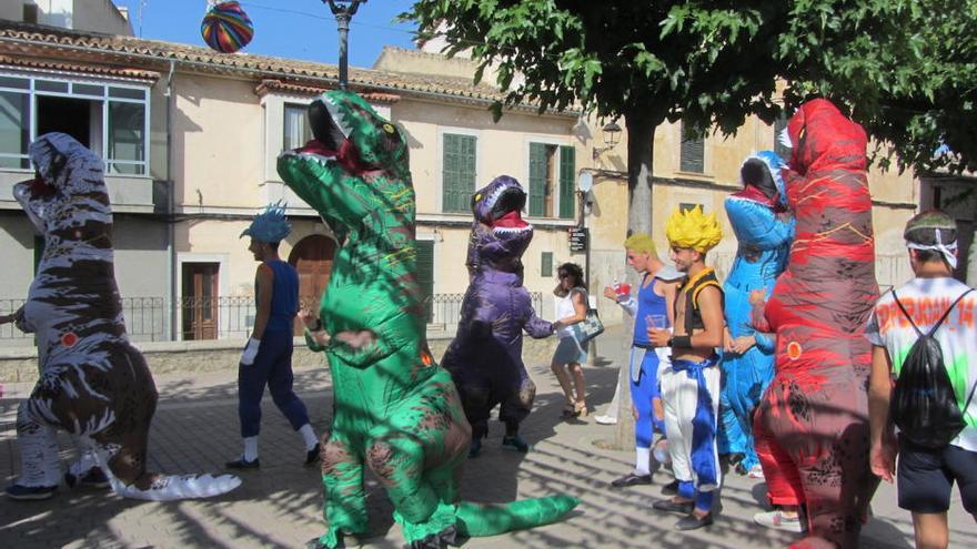 El &#039;Carnaval d&#039;estiu&#039; de Campanet congrega a miles de jóvenes