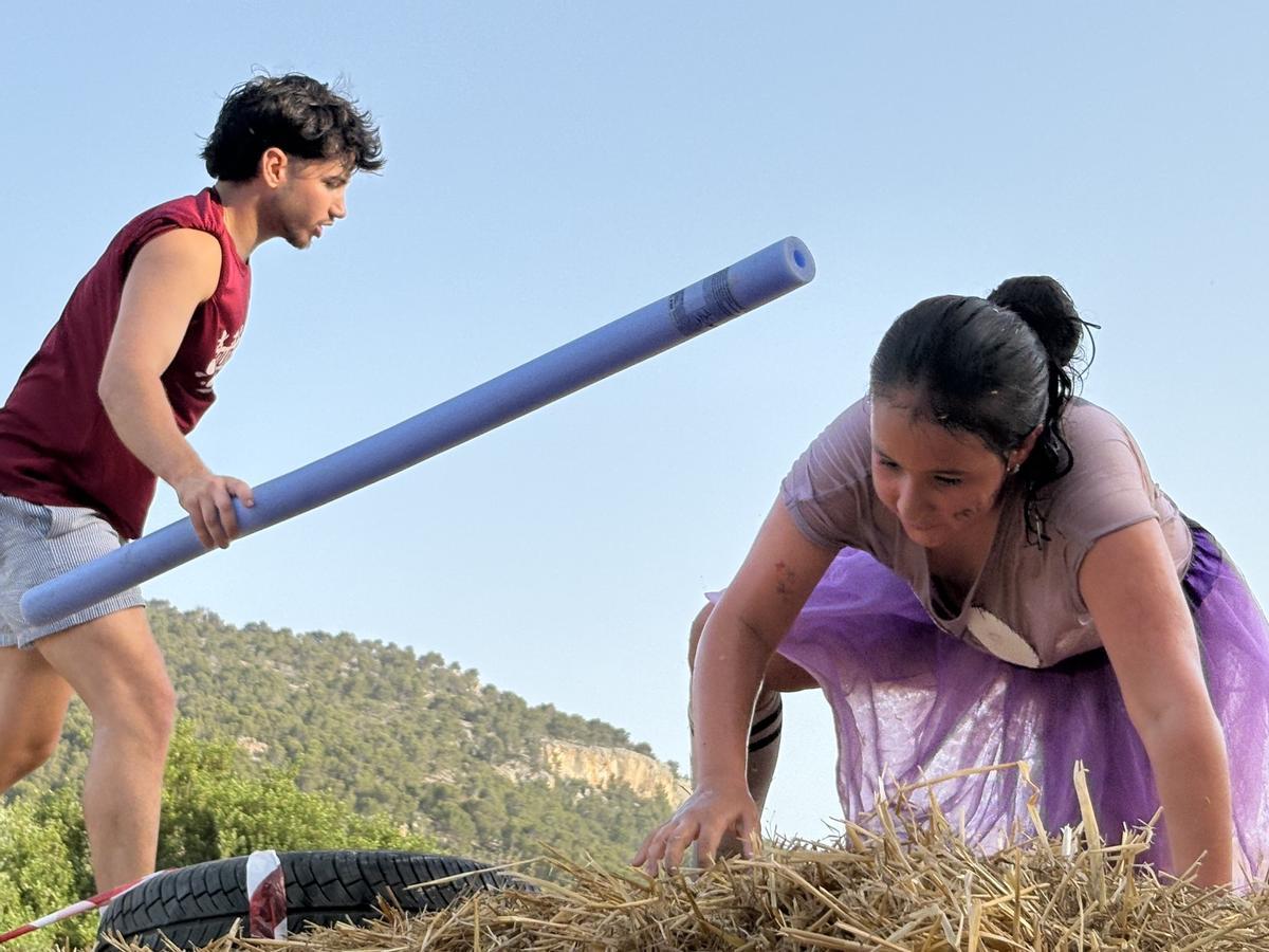 La Brutatló Kids reúne a 240 jóvenes en una tarde de deporte, barro y diversión en Andratx