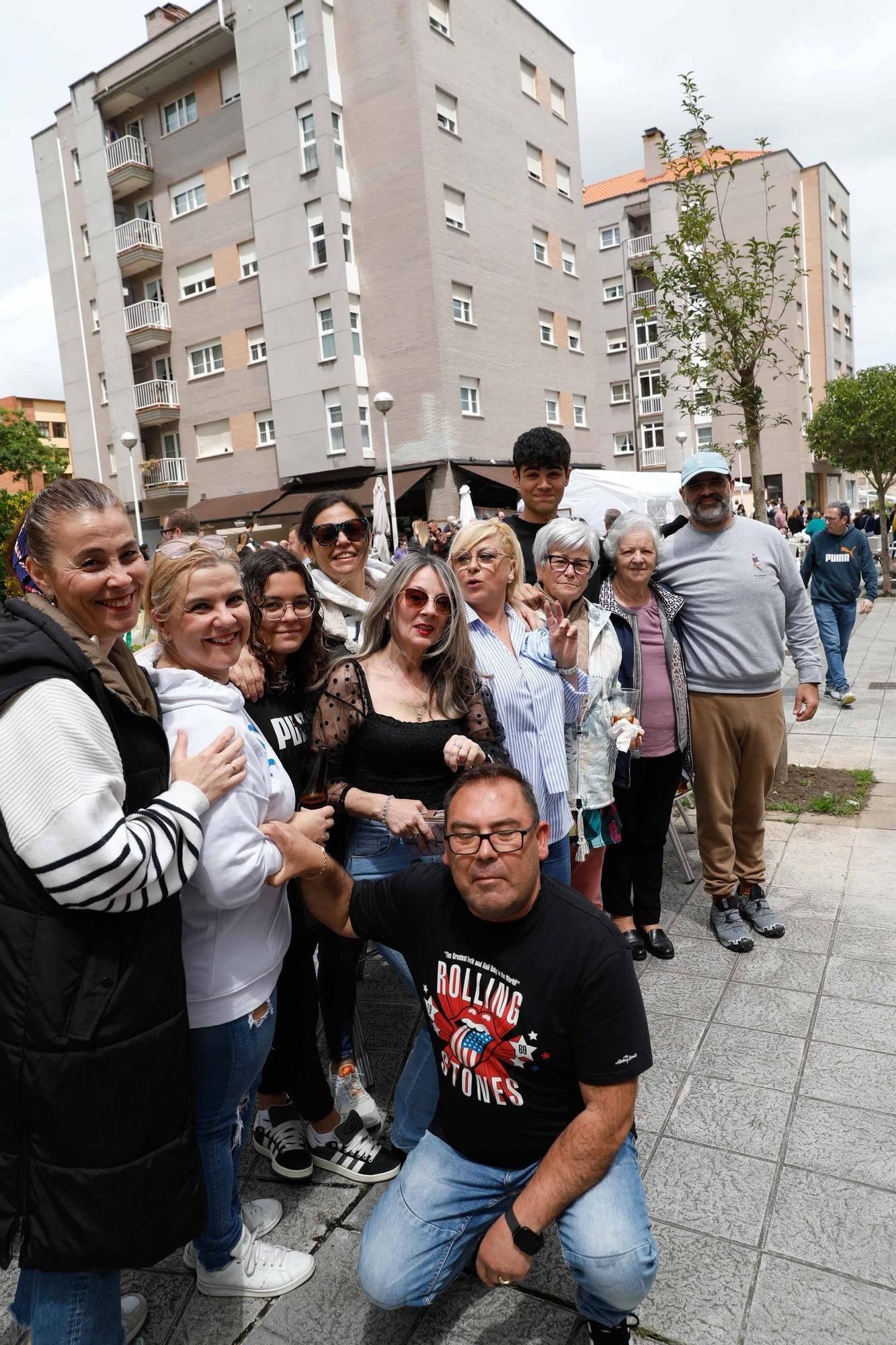 EN IMÁGENES: La comida popular de las fiestas del Puchero de Villalegre, en Avilés