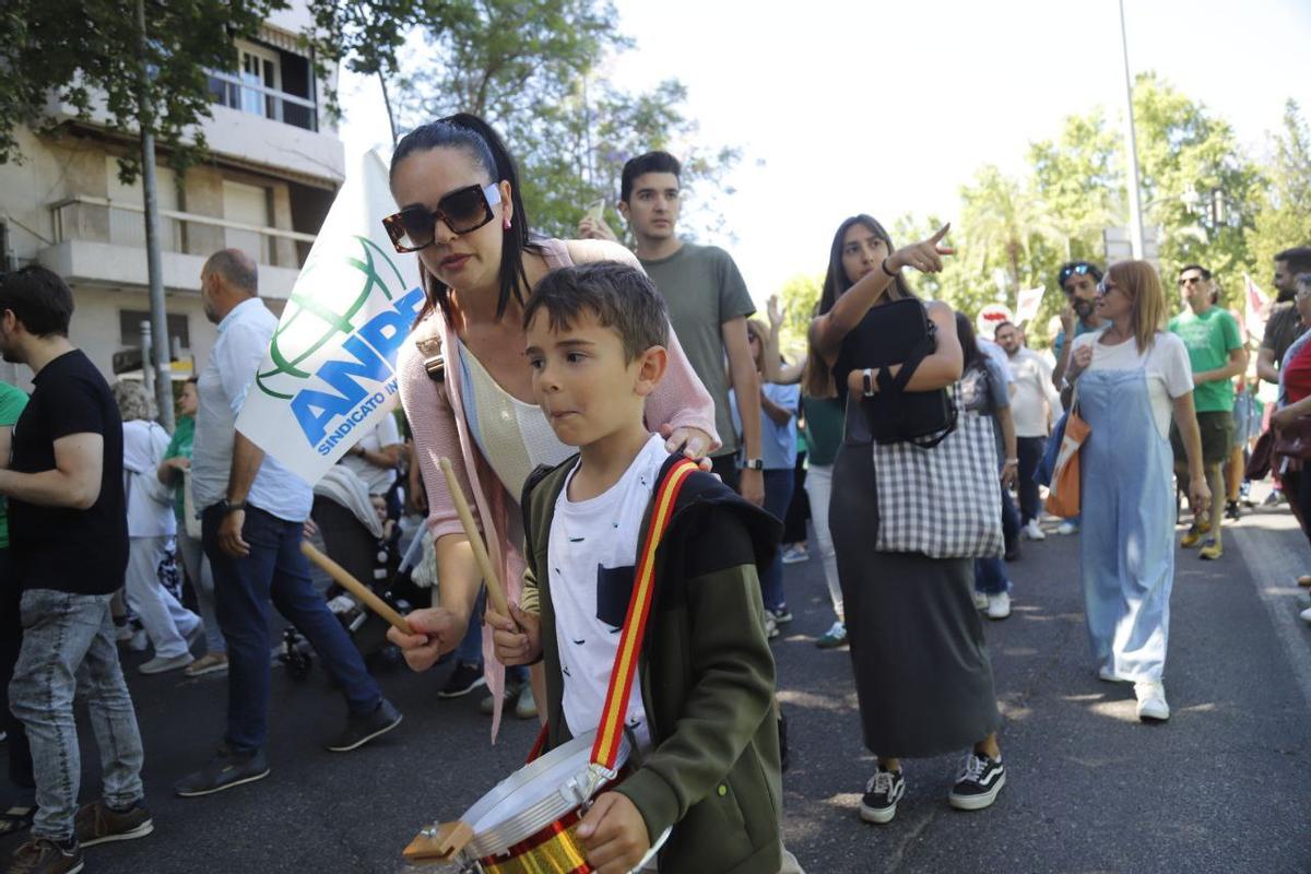 Los docentes cordobeses salen a la calle por una enseñanza pública de calidad