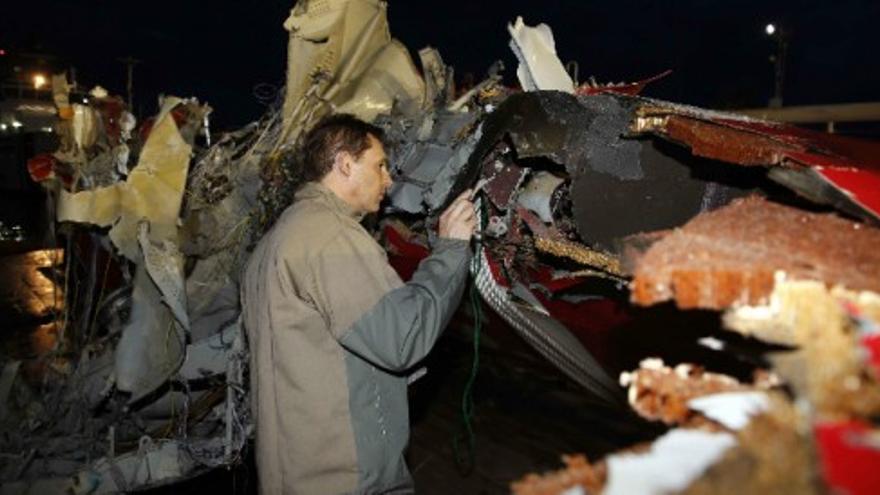 Hallan una caja negra del avión Air Asia