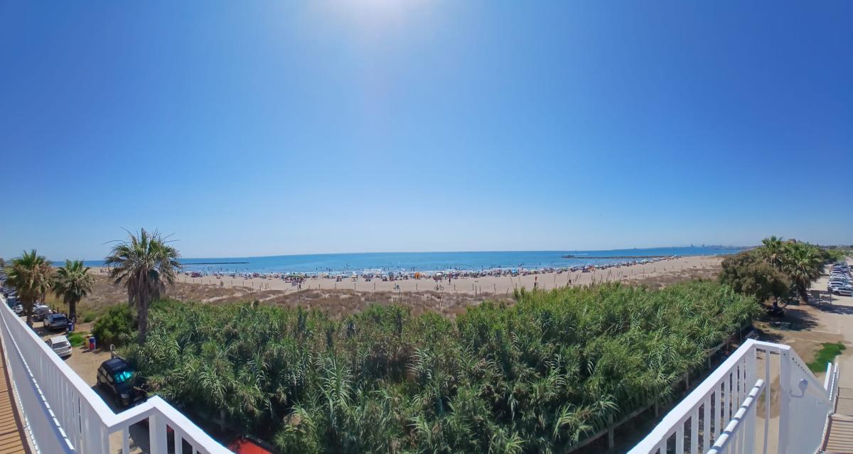 La playa natural de Meliana.