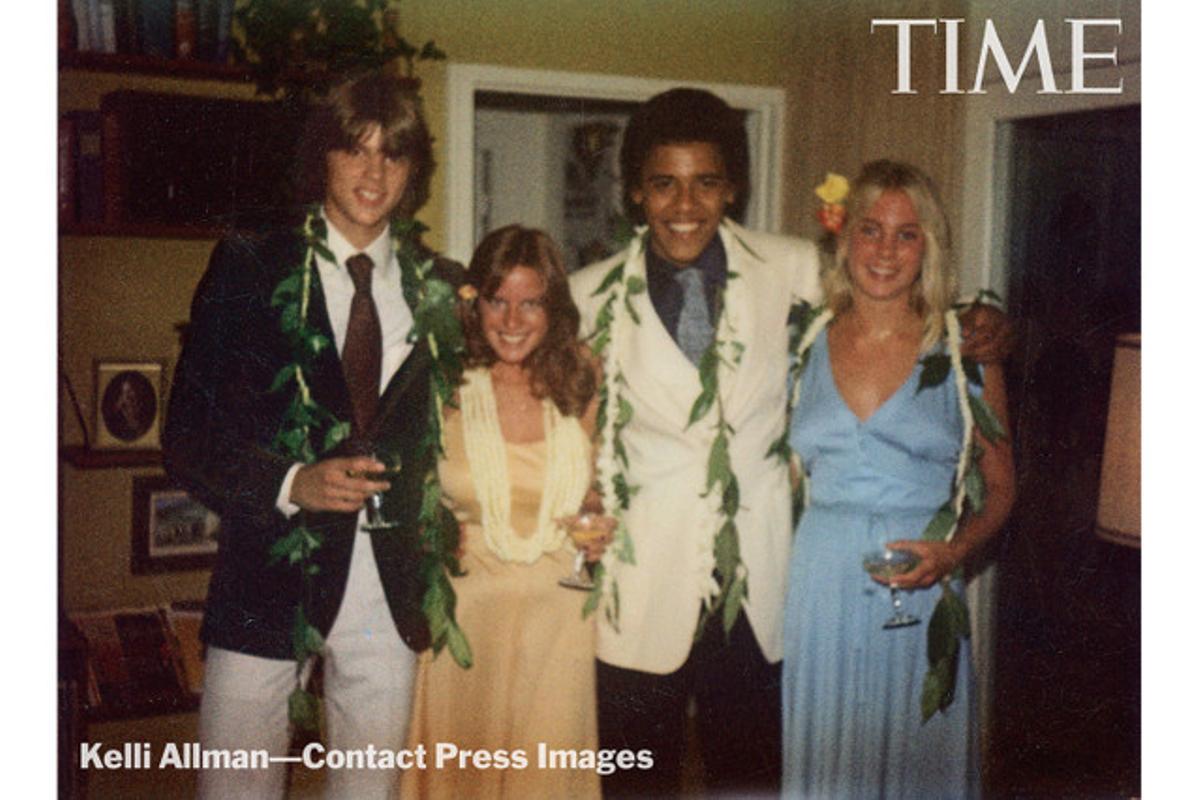 Barack Obama amb Megan Hugues, de blau, i la seva parella d’amics, Greg Orme i Kelli Allman, en una de les fotos publicades per ’Time’.