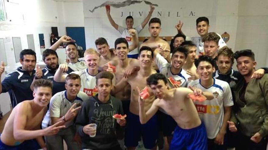 Los jugadores torrevejenses celebran la clasificación.