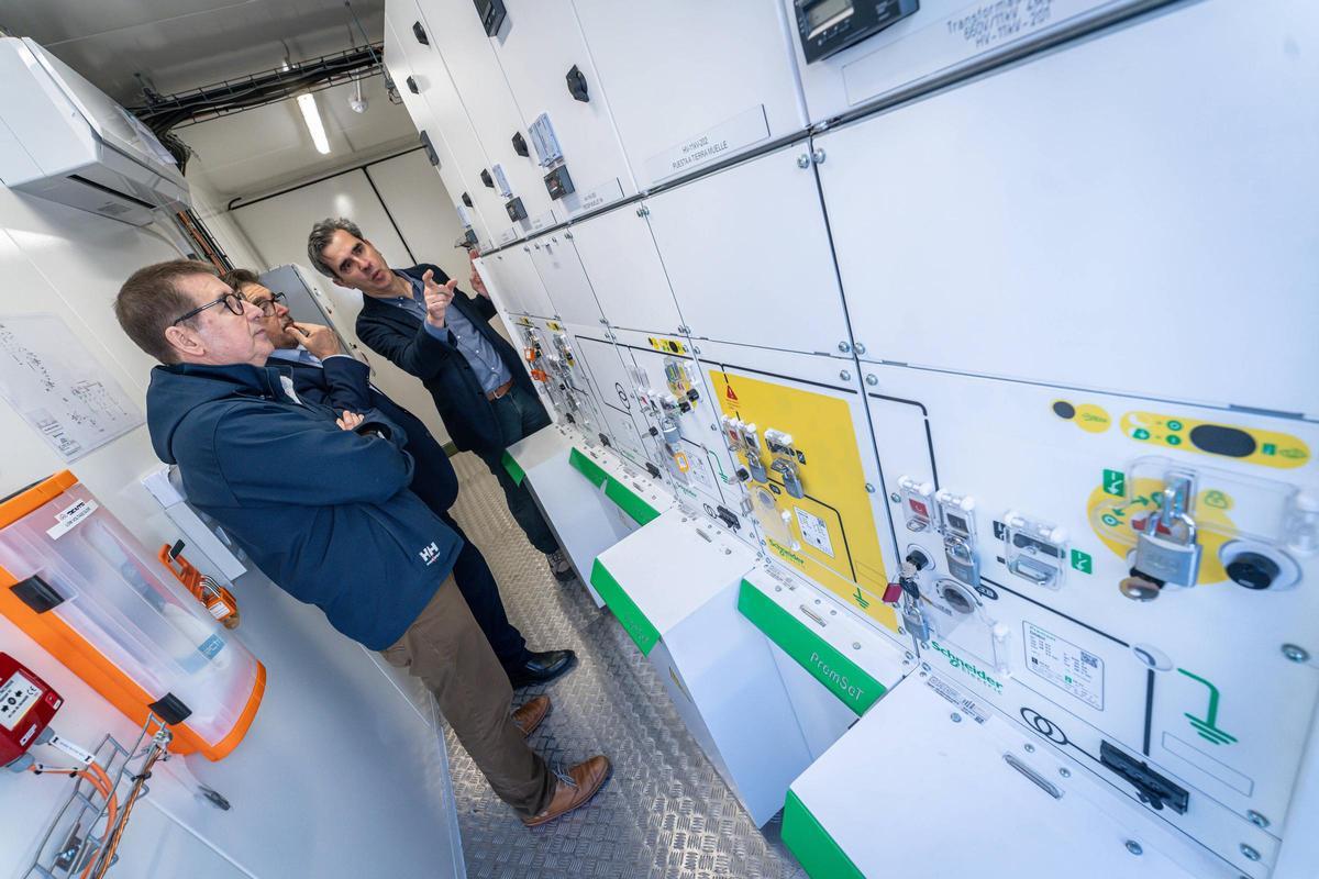 El Port de Barcelona estrena la conexión eléctrica de la terminal de ferris de Grimaldi