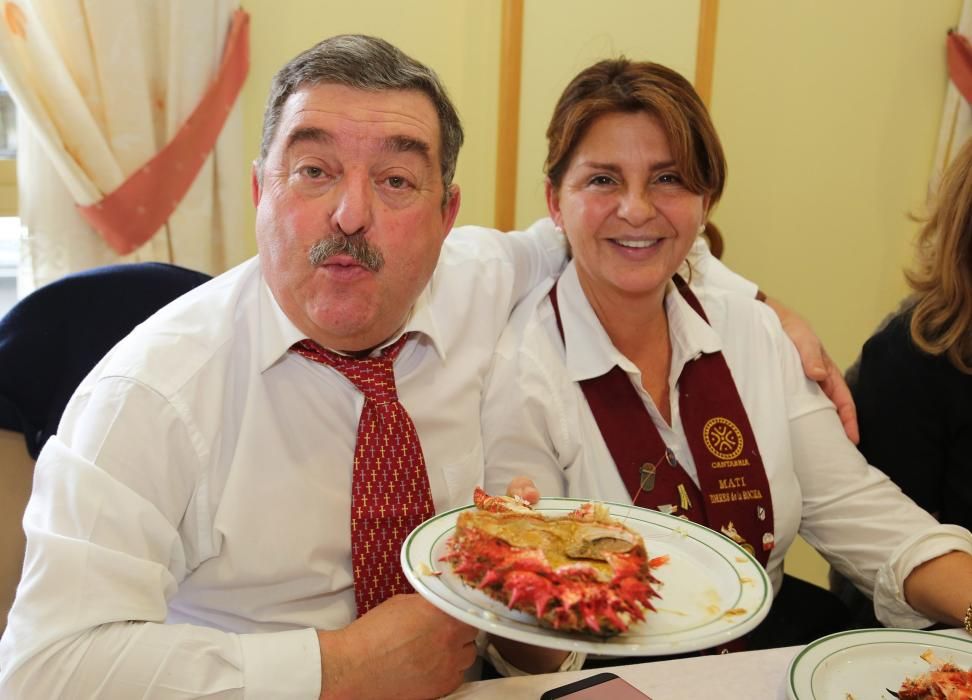 Integrantes de una treintena de cofradías gastronómicas acuden a la cita anual