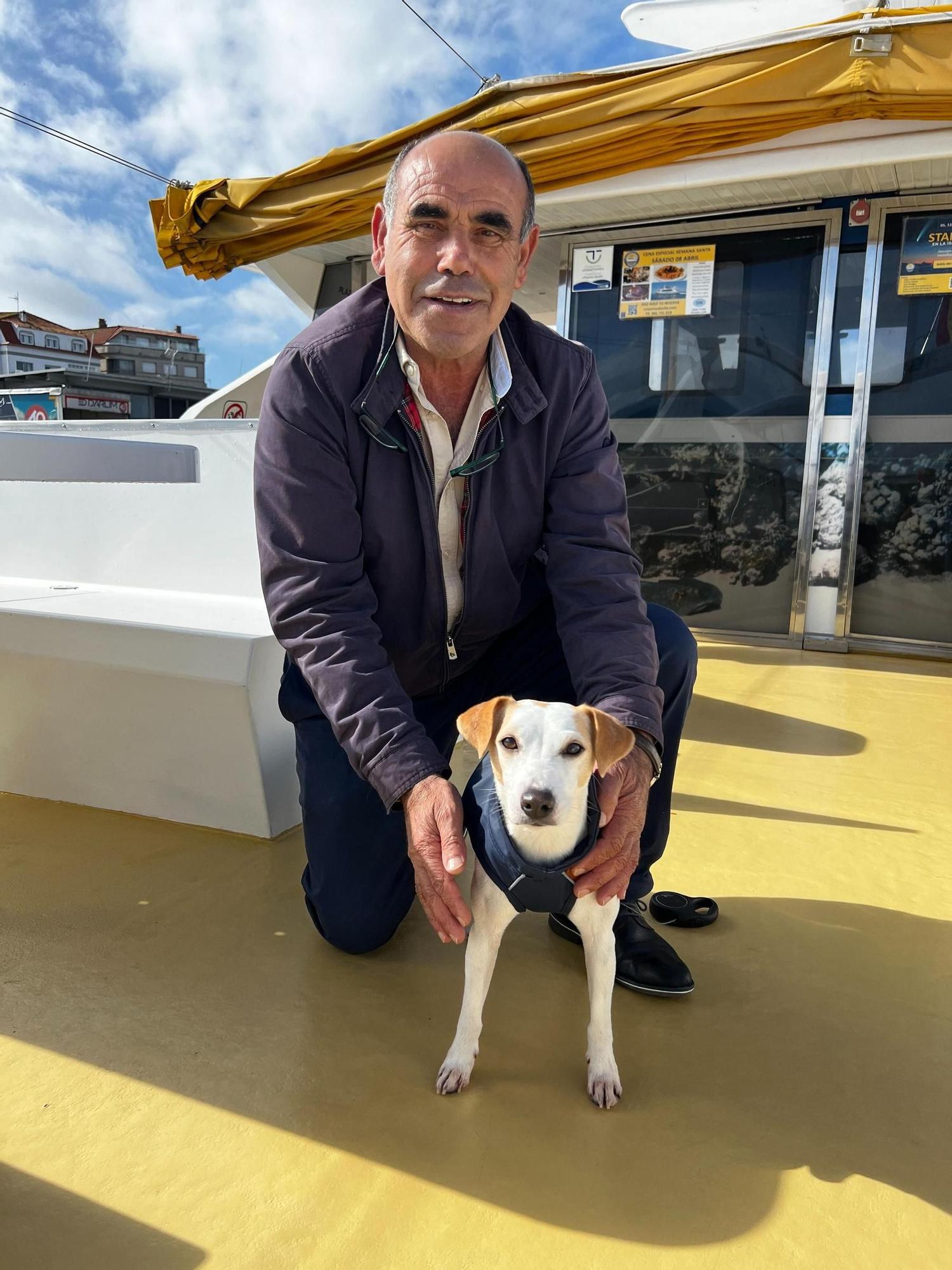 Así disfruta  de las Rías Baixas el perro "influencer" Pipper