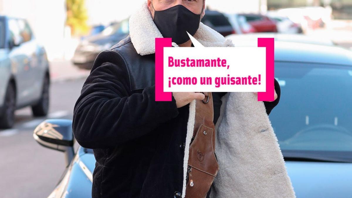 David Bustamante por la calle con chaqueta negra