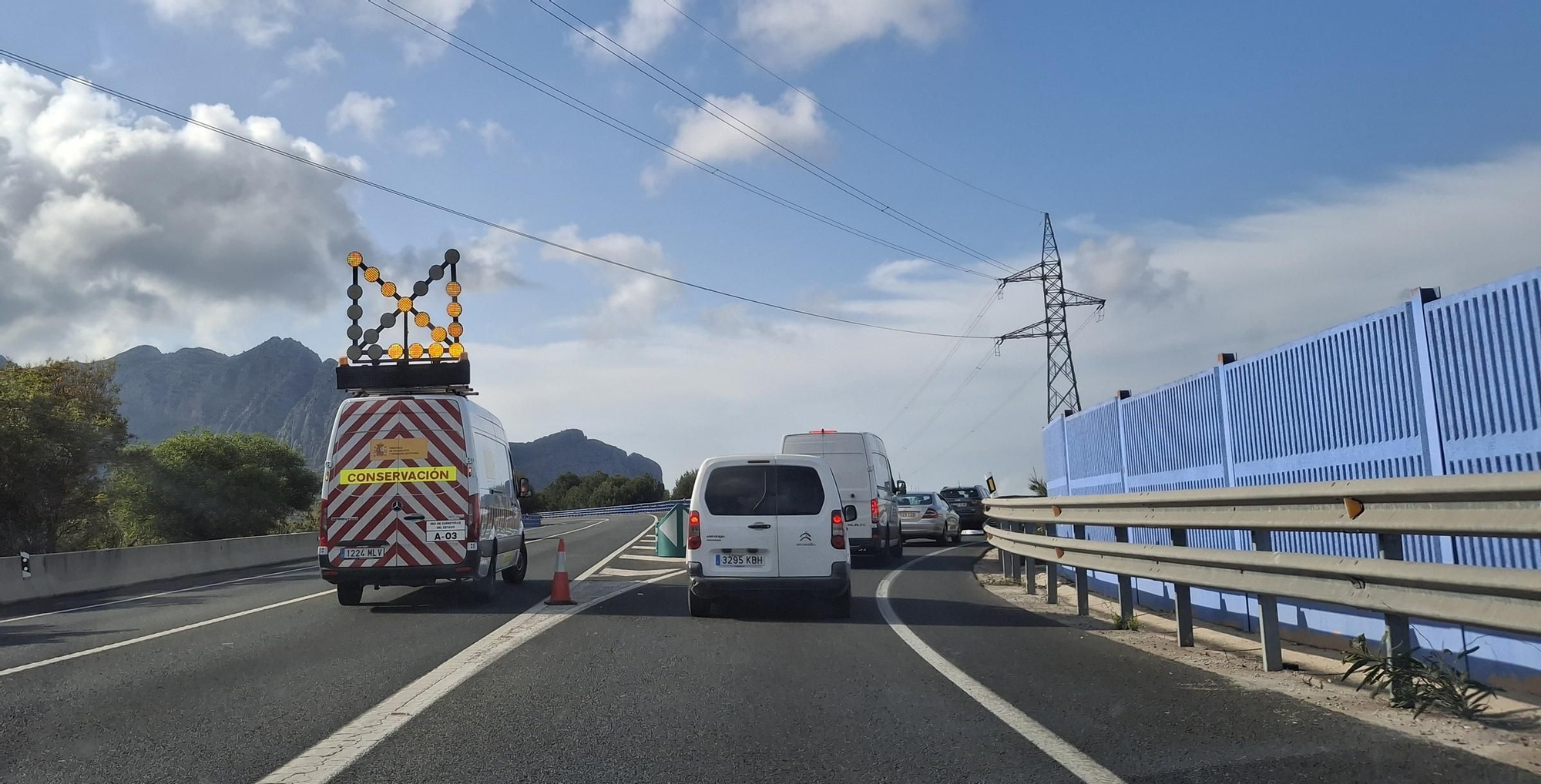 Las impactantes imágenes del accidente de un camión hormigonera en la N-332 en Ondara