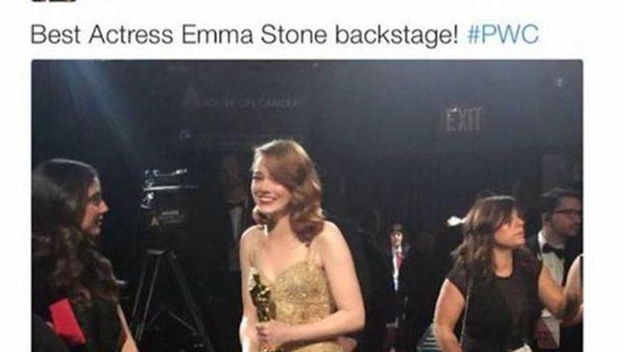 La foto tuiteada con Emma Stone.